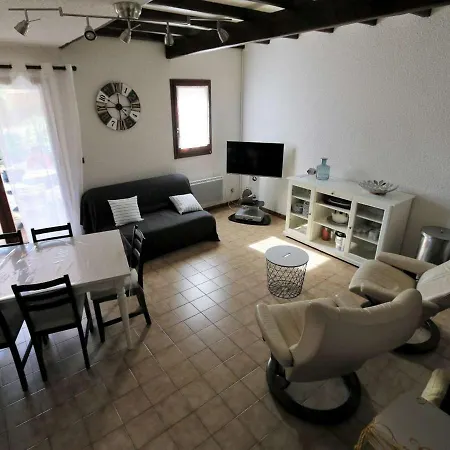 Maison Le Lavandou, 3 Pieces, 6 Personnes - Fr-1-308-74